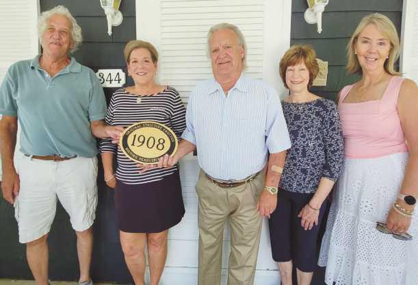 Historic Perrysburg presents plaque