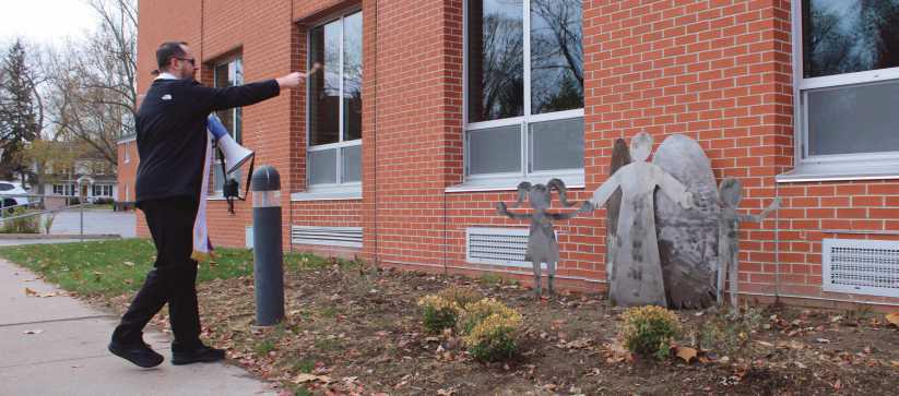 Saint Rose dedicates memorial statues