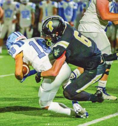 Linebacker Avery Hunt tackles tight end Jared Moeller.