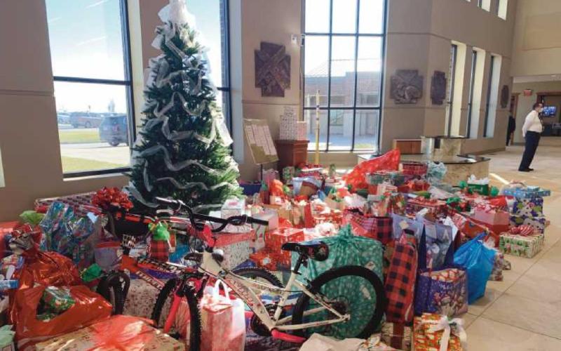 St. John XXIII parish’s St. Vincent de Paul Society members collected 435 wrapped packages and grocery store gift cards for people in need.