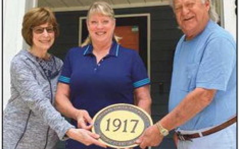 Lisa Kelly recently received her plaque for her home at 238 West Seventh Street. Members of Historic Perrysburg Inc. Joanie Graver and Dave Kleeberger presented the marker to the homeowners.