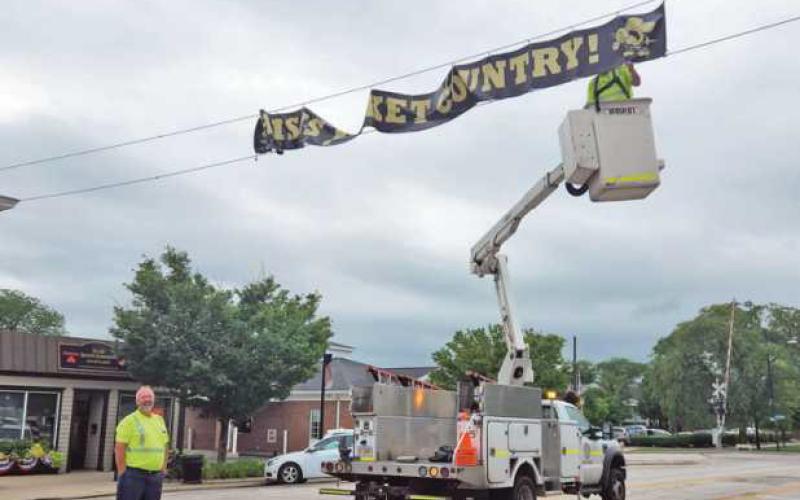 A sure sign that school is starting On August 9, crews from Perrysburg’s public services department were on Louisiana Avenue, posting a clear reminder that the 2022-23 school year is here. The sign–prominently displayed downtown between the railroad tracks and Second Street–reminds visitors and visiting sports teams that “This is Jacket Country.”