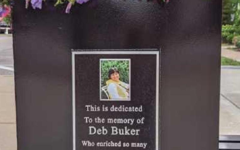 Planter bench honors memory of beloved Perrysburg advocate