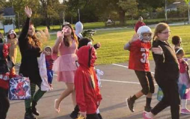 Perrysburg Heights Community Center holds trunk or treat