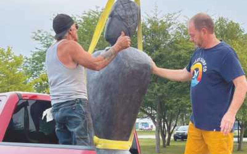 Mike Sohikian signals that the artwork, Mum Du Silver, is ready to lift.