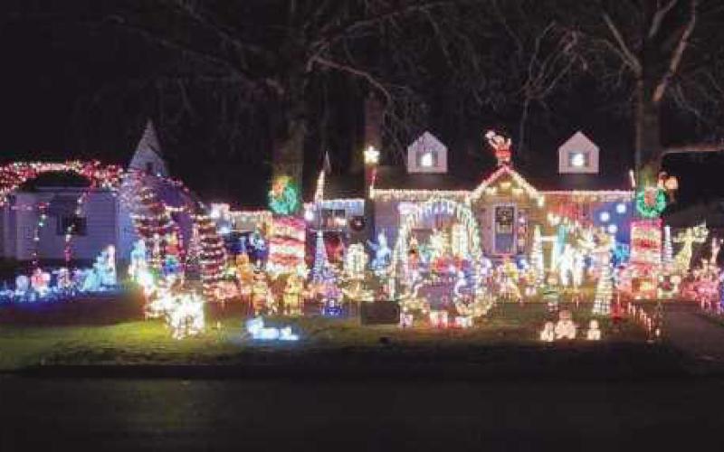 Messenger sports reporter takes top honors in local holiday decorating contest