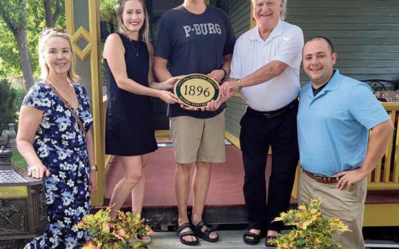 Historic Perrysburg presents plaques