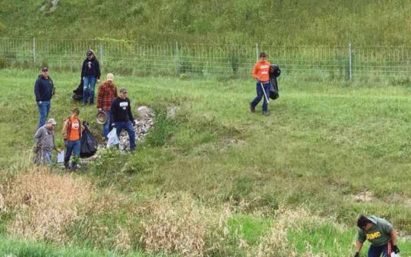 Volunteers help clean up Perrysburg