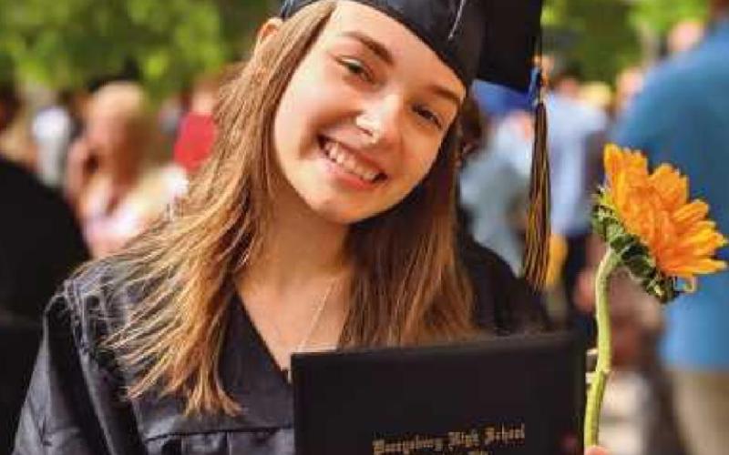 Ukrainian Iryna Snahoschenko is a 2022 PHS graduate.
