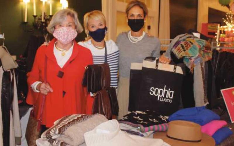 Country Garden Club holds Holiday Trunk Show