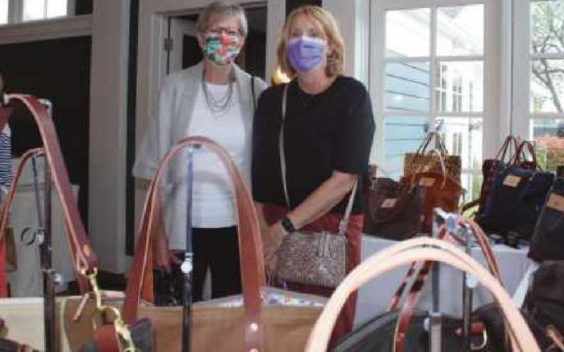 Country Garden Club holds Holiday Trunk Show
