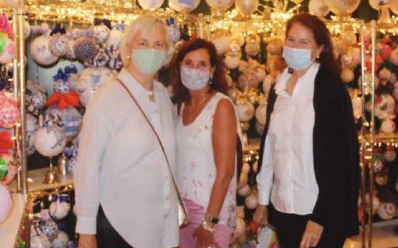 Country Garden Club holds Holiday Trunk Show