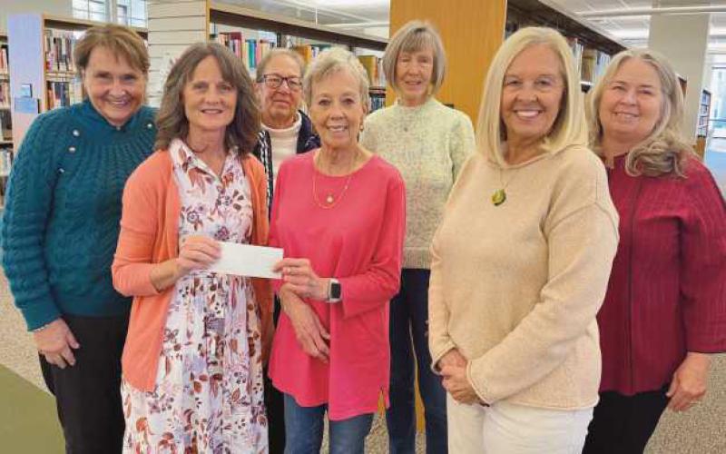 From left: Marsha Molnar, Lisa Richard, Pam Kistler, Jane Moore, Mary Knake, Brenda Mohr and Janel Haas.