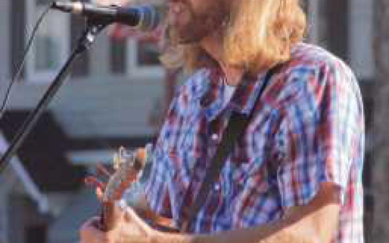 Featured performer, Slim.