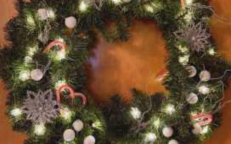 Manor at Perrysburg holds wreath auction, gala