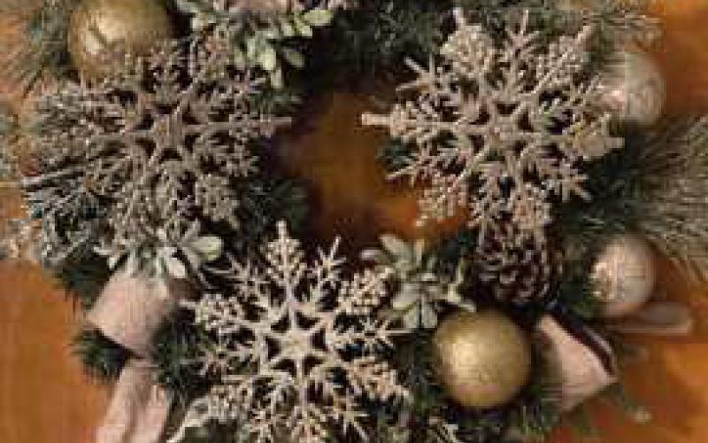 Manor at Perrysburg holds wreath auction, gala