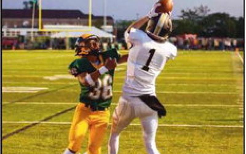 Wide receiver Gavin Fenneken hauls one in for six.