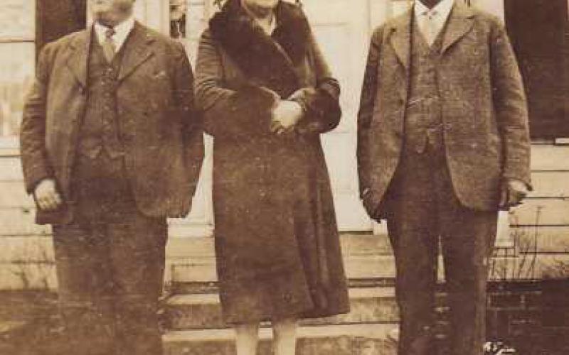 George Munger with his wife, Minnie, and father, George Munger, 1932.