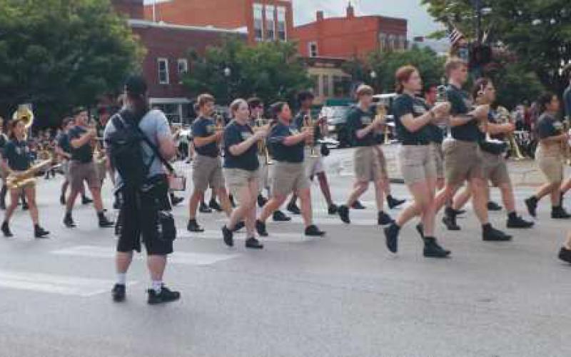 Perrysburg Memorial Day Parade draws hundreds