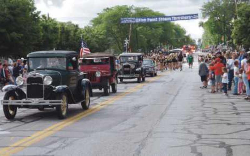Perrysburg Memorial Day Parade draws hundreds