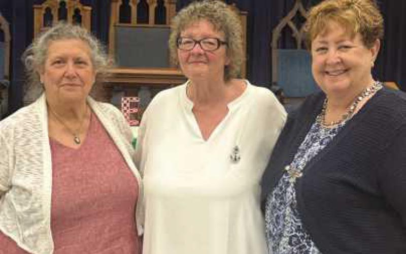 Linda Hendricks receives 50-year OES membership pin