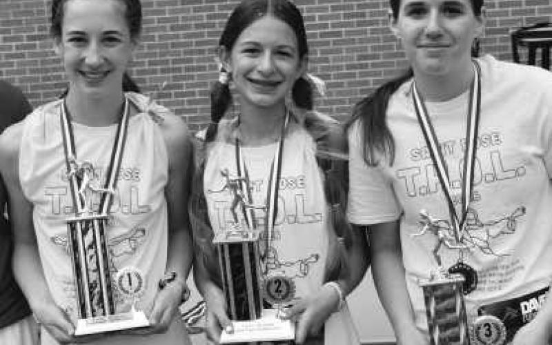 Saint Rose School holds 5K race as part of T.H.O.L. Week