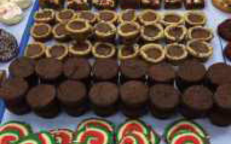Toledo Helps Ukraine hosts fourth Cookie Walk Fundraiser
