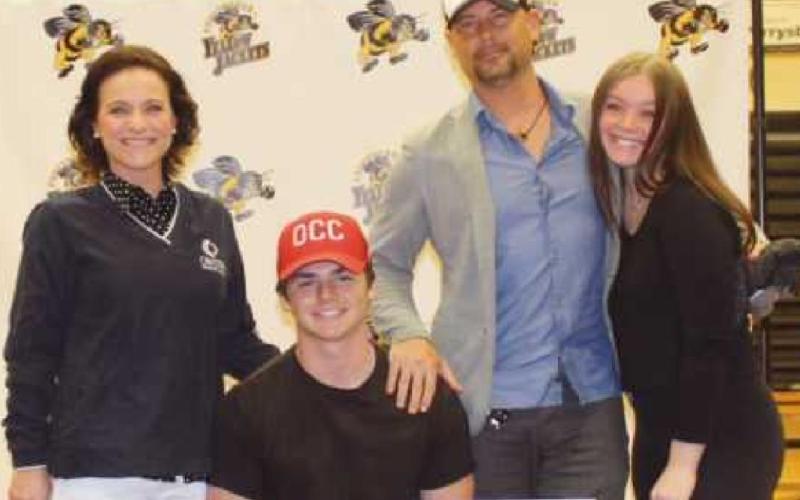 Hudson Smith will play baseball for Owens Community College. Pictured with him are his parents Dan and Nicole and his sister, Hope.