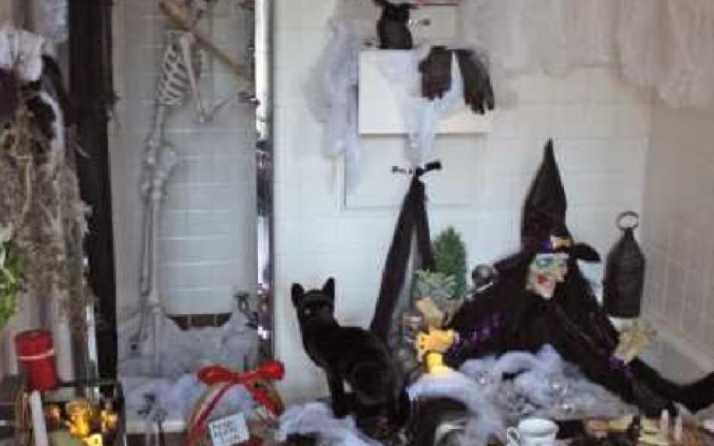 Holidays at the Manor House return with in­person tours