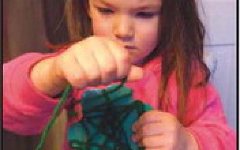 Yarn-wrapped shamrocks