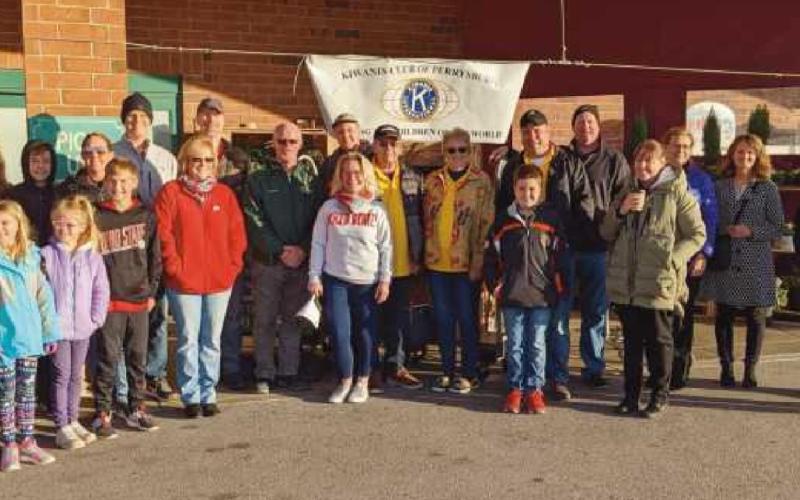 Kiwanis and Salvation Army provide Thanksgiving food baskets