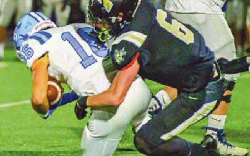 Linebacker Avery Hunt tackles tight end Jared Moeller.