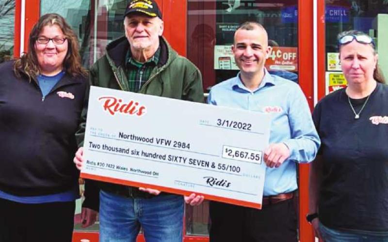 Northwood Ridis makes donation to Northwood VFW