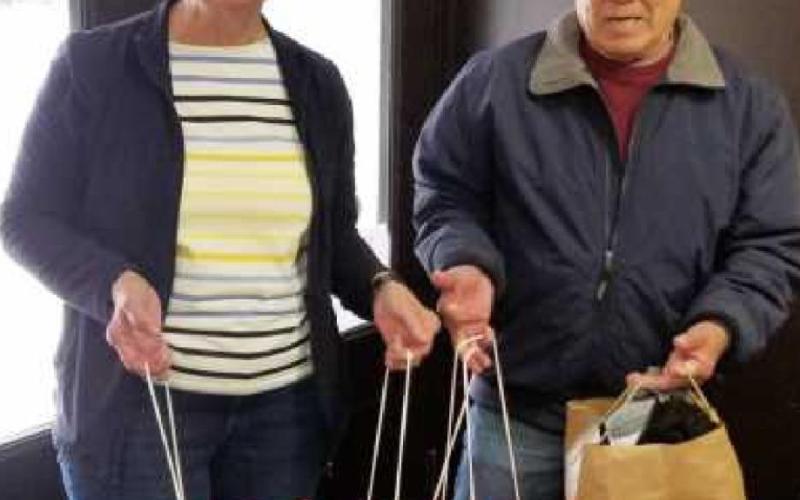 United Food and Commercial Workers Local 75 Retirees Club makes donation