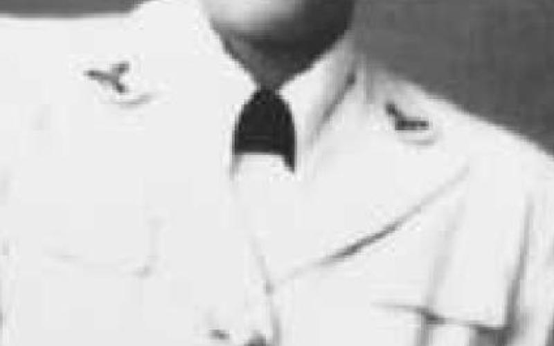 Erma Dee Served as a lab instructor in the Navy Hospital Corps during Check it out: She was a World War II.