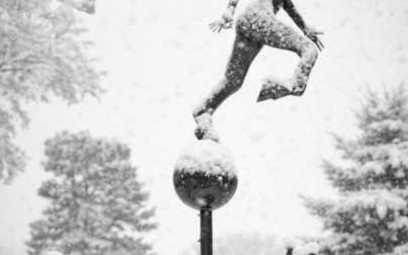 Perrysburg Sculpture Walk winter photo contest returns