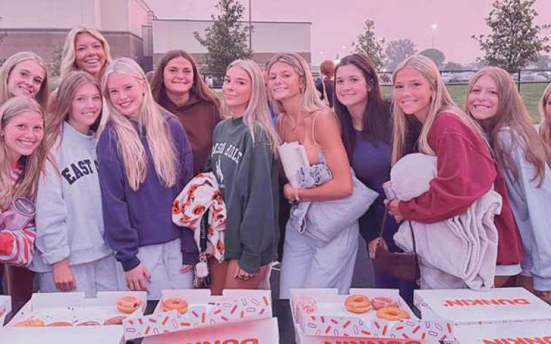 Class of 2027 continues tradition of Senior Sunrise