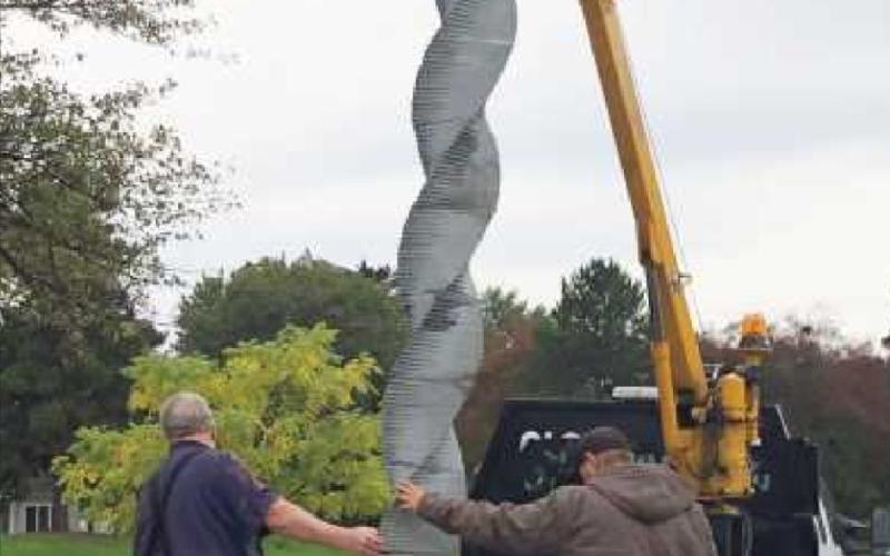 New sculpture installed at Woodlands Park