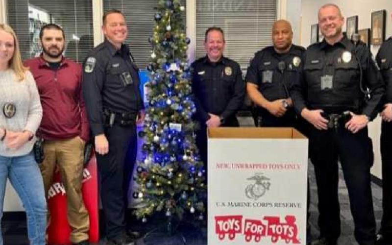 Perrysburg police division collects Toys for Tots through December 7