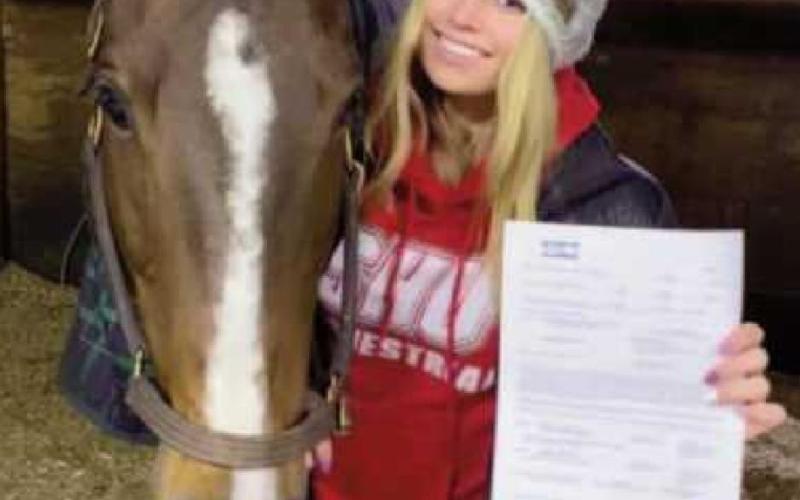 Sarah Poling signs to ride on Division 1 college equestrian team