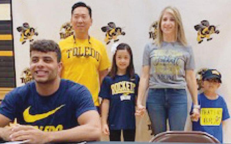 Yellow Jacket student-athletes sign to play college sports next fall