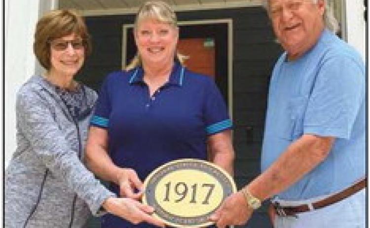Lisa Kelly recently received her plaque for her home at 238 West Seventh Street. Members of Historic Perrysburg Inc. Joanie Graver and Dave Kleeberger presented the marker to the homeowners.