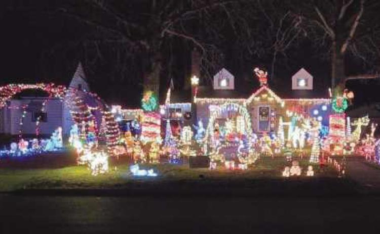 Messenger sports reporter takes top honors in local holiday decorating contest