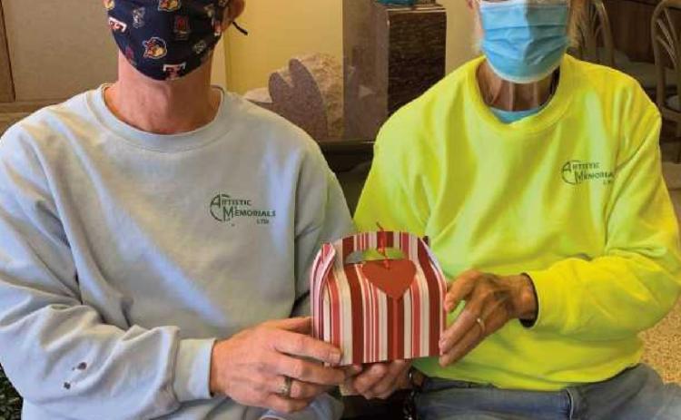 Perrysburg Commons and Heartland of Perrysburg team up to deliver Heart-O-Grams to community seniors
