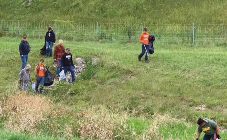 Volunteers help clean up Perrysburg