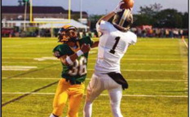 Wide receiver Gavin Fenneken hauls one in for six.