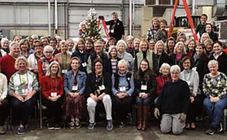 Country Garden Club readies downtown holiday display