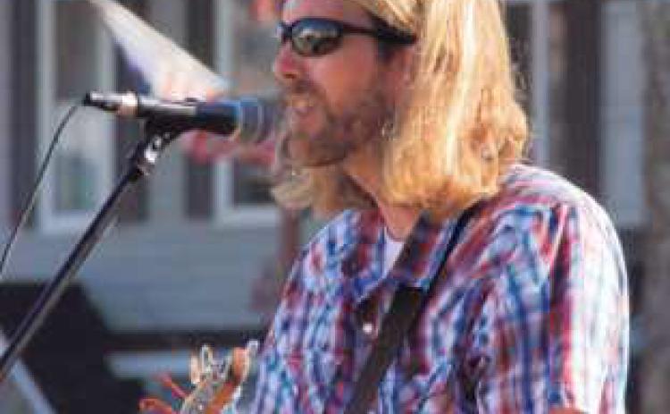 Featured performer, Slim.