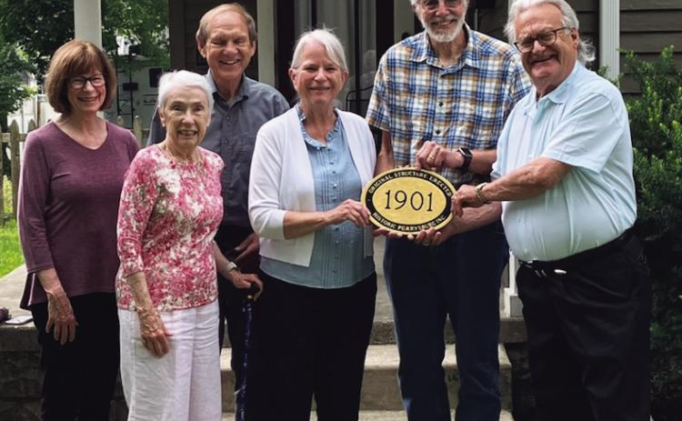 Historic Perrysburg Inc. distributed a plaque recently at 338 East Second Street. Homeowners are Bob and Marcia Reynolds. Historic Perrysburg Inc. members pictured with the homeowners are Joanie Graver, Richard Baranowski, Mary Merrick and Dave Kleeberger. Historic Perrysburg distributes the plaques to home owners with a home that is 100 years or older. The application can be found at historicper-See rysburg.org. There is a small processing fee associated with the plaque.