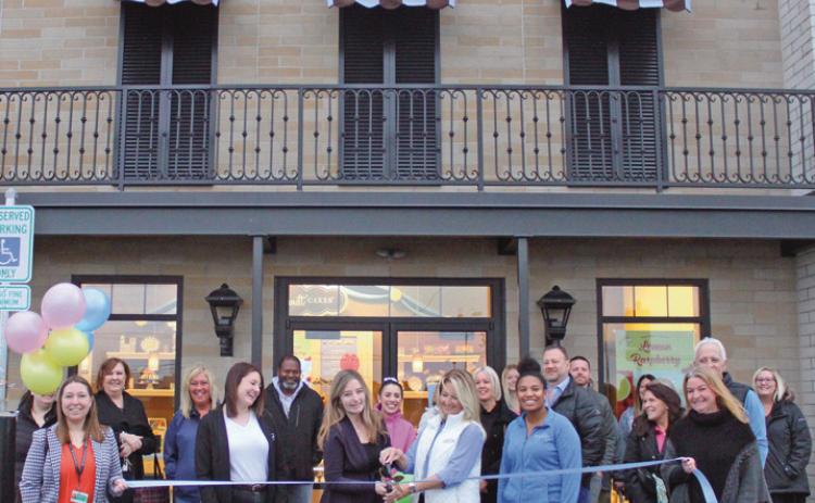 Nothing bundt Cakes hosts grand opening
